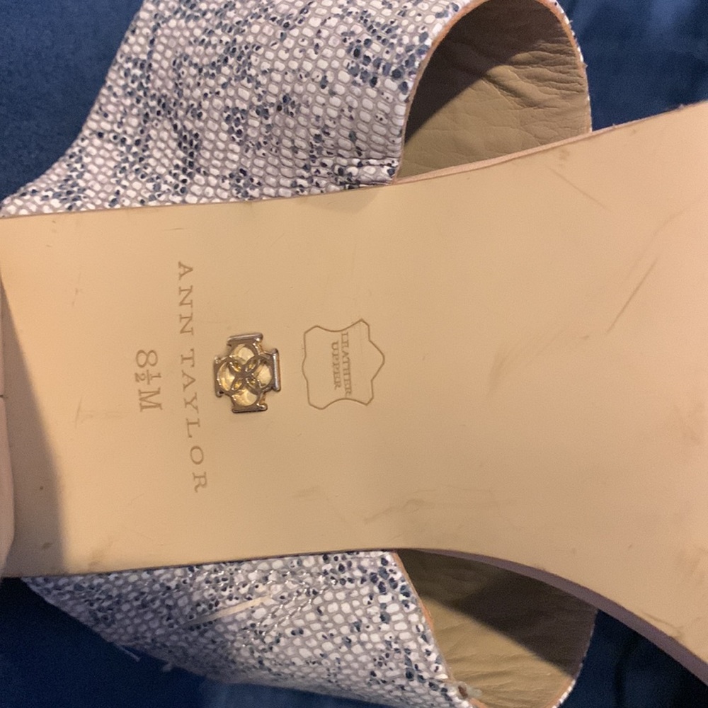 Ann Taylor Heels - Size 8.5 - Picture 5 of 6